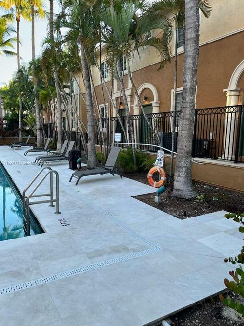 1006-2891 Ne 185th St, Aventura, FL, 33180-2959 | Card Image