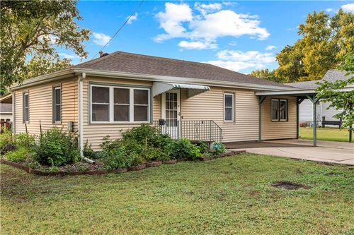 1405 N Cedar St, Nevada, MO, 64772-1115 | Card Image