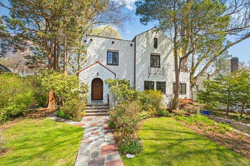 40 Lookout Cir, Larchmont, NY, 10538-2212 | Card Image