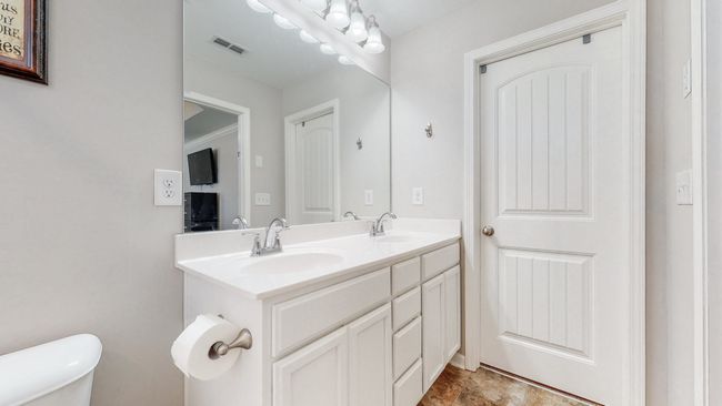 Double vanities and walk-in closet | Image 16
