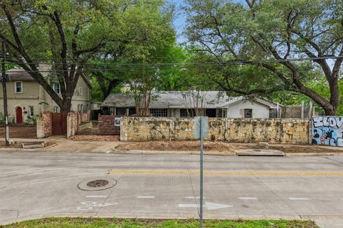 801 E 32nd St, Austin, TX, 78705-2507 | Card Image