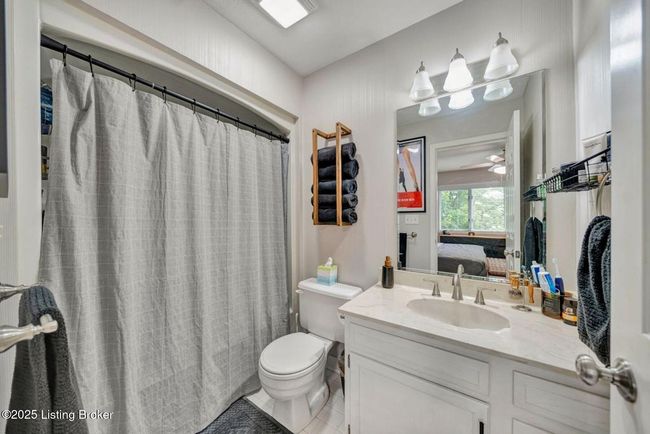 5503 Forest Lake Dr, Condo with 2 bedrooms, 3 bathrooms and null parking in Prospect KY | Image 25