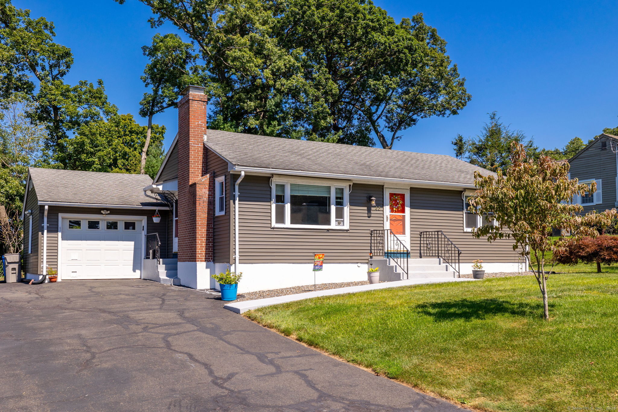 Yarde Dr, Bristol, CT 06010