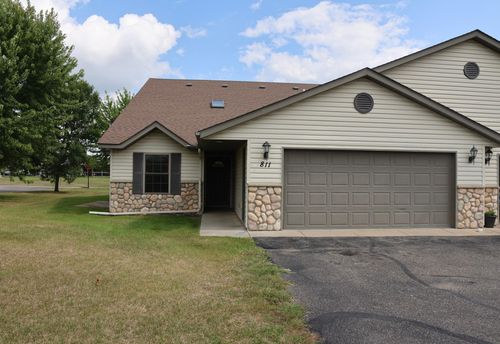 811 Stonehaven Path, Milaca, MN, 56353-2112 | Card Image