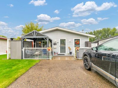 46 - 1600 Strachan Rd Se, Home with 3 bedrooms, 2 bathrooms and 2 parking in Medicine Hat AB | Image 1