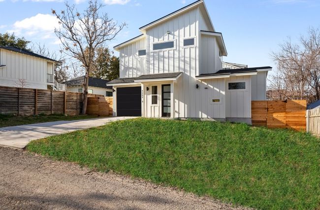 Rare 2 car tandem garage with additional parking in driveway | Image 20