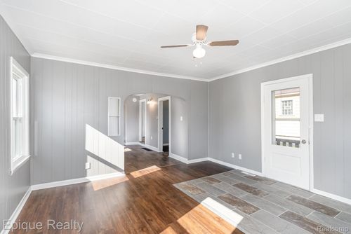 819 Grove St, Saginaw, MI, 48602-1708 | Card Image