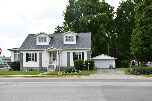 531 S Vine St, Arthur, IL, 61911-1329 | Card Image