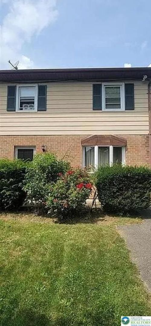 2915 Norton Ave, Palmer Twp, PA, 18045-3745 | Card Image