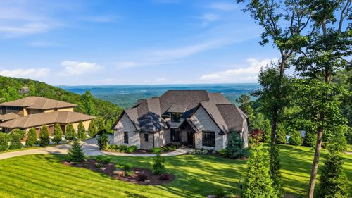 8008 Mountain Laurel Trl, Signal Mountain, TN, 37377-3025 | Card Image