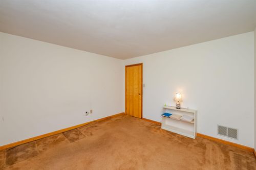 115 Winnicutt Rd, Stratham, NH, 03885-2447 | Card Image