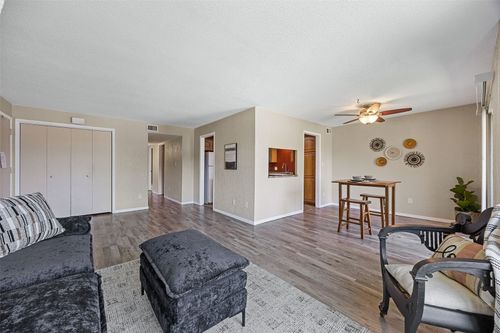 apt-60-5712 Golden Ct Ne, Cedar Rapids, IA, 52402-1356 | Card Image