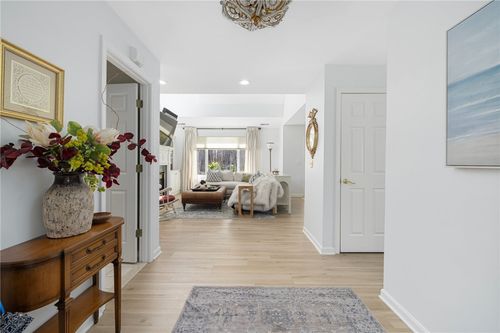 11 Vanderbilt Dr, Narragansett, RI, 02882-4241 | Card Image