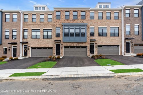 9-5 Blaisdell Ct, Middletown, NJ, 07748-3569 | Card Image