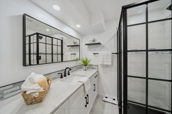 890 Royal Orchard Dr, House other with 4 bedrooms, 4 bathrooms and 4 parking in Oshawa ON | Image 37