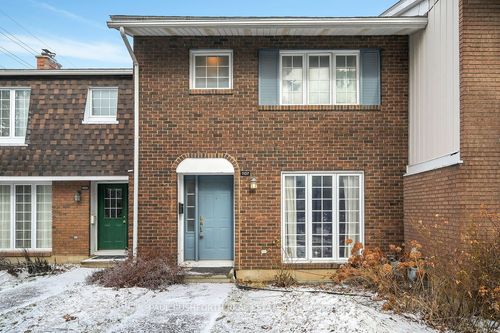 1107 Meadowlands Dr, Ottawa, ON, K2C0K5 | Card Image