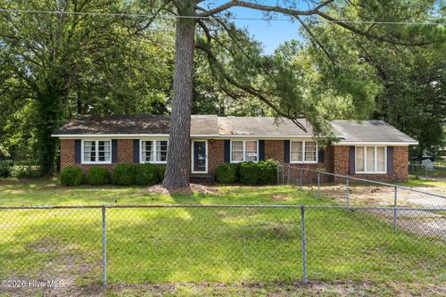 402 5th St, Bladenboro, NC, 28320-9375 | Card Image