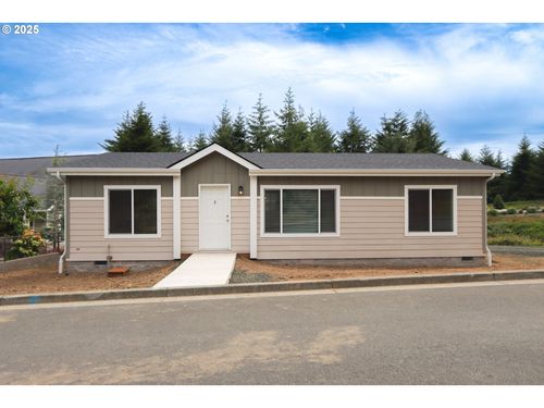 425 Providence Dr, Reedsport, OR, 97467-1711 | Card Image