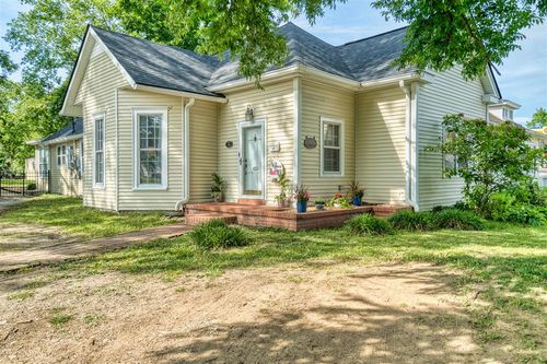 423 W 9th St, Russellville, KY, 42276-1512 | Card Image