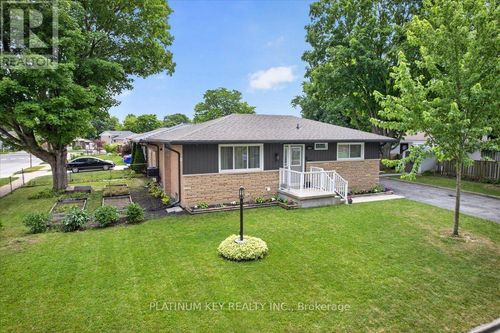 2003 Royal Cres, London, ON, N5V1P1 | Card Image