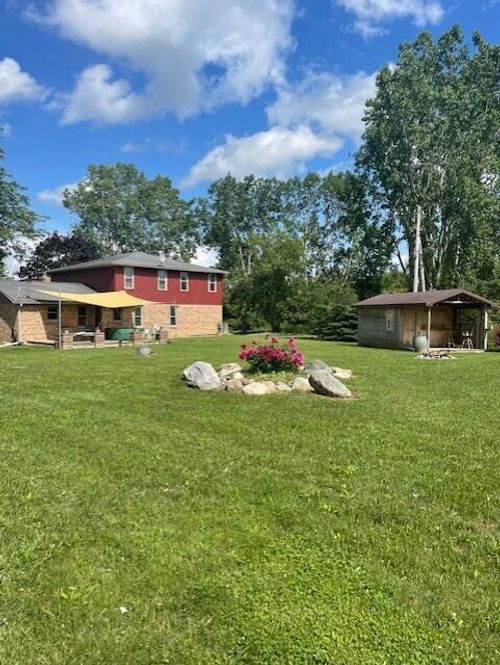 8387 Hartel Rd, Grand Ledge, MI, 48837-7401 | Card Image