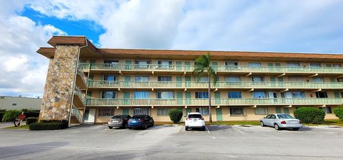 203-300 Village Green Cir S, Palm Springs, FL, 33461-6517 | Card Image