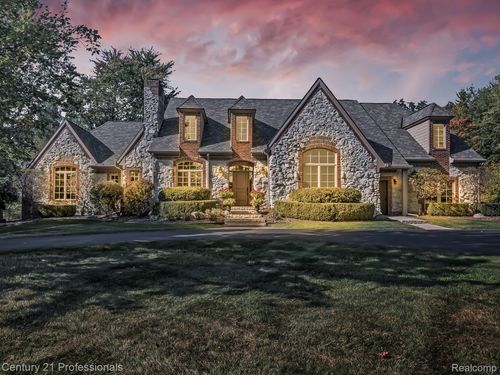 8242 Pine Hollow Ct, Grand Blanc, MI, 48439-7439 | Card Image