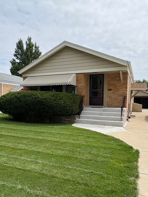 10525 S Millard Ave, Chicago, IL, 60655-3205 | Card Image