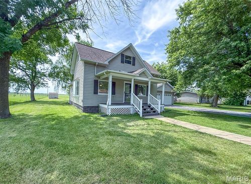104 N 6th St, Witt, IL, 62094-1025 | Card Image