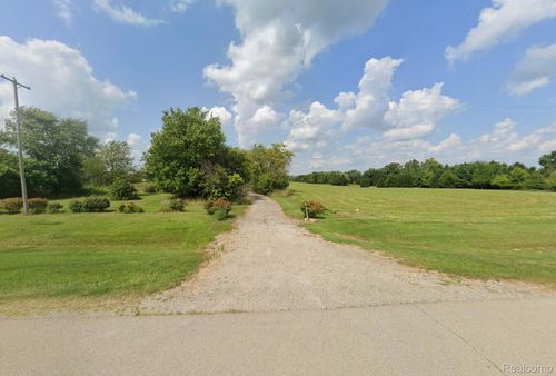 6530 New Us 223, Ottawa Lake, MI, 49267-9754 | Card Image