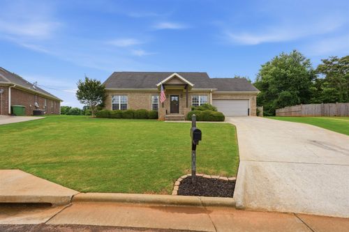 118 Windsor Dr, Muscle Shoals, AL, 35661-2704 | Card Image