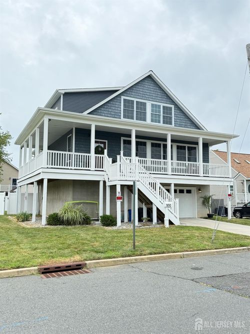 930 Center St, Union Beach, NJ, 07735-2820 | Card Image