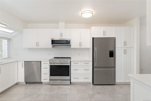 3-1030 Hulford St, Victoria, BC, V8X3B6 | Card Image
