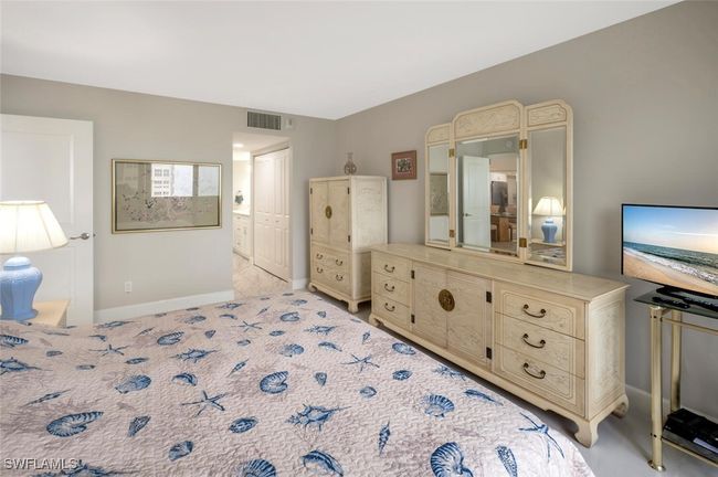 Primary bedroom w/ensuite | Image 15