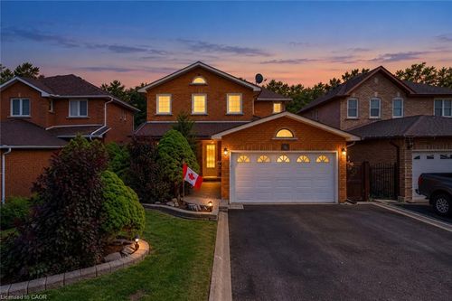 8 Cochrane Ave, Brampton, ON, L6Z4J4 | Card Image