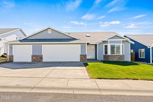 505 N Iler St, Moxee, WA, 98936-9021 | Card Image