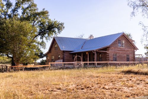 387 Schmidtzinsky Rd, Fredericksburg, TX, 78624-5414 | Card Image