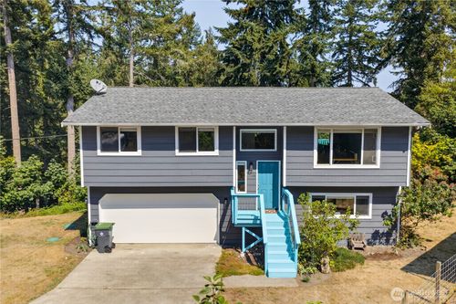 8103 Hawaii Ln, Clinton, WA, 98236-9227 | Card Image