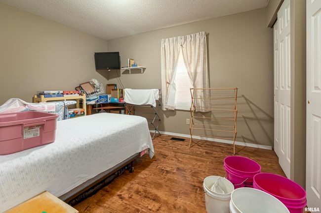 1202 S Hadfield St, House other with 3 bedrooms, 2 bathrooms and null parking in Marion IL | Image 12