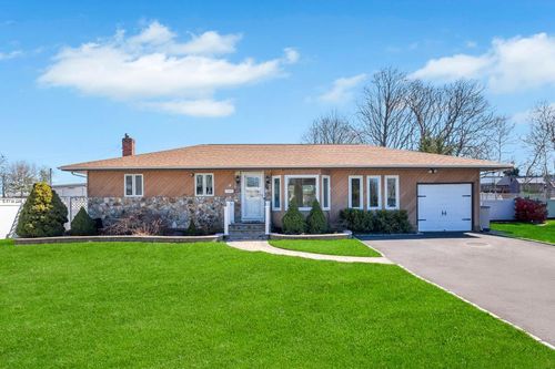 9 Ruth Blvd, Commack, NY, 11725-2112 | Card Image