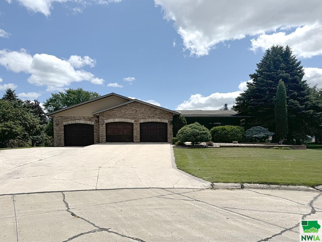 6th St, Sioux Center, IA 51250
