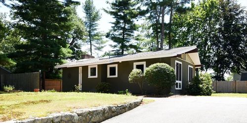 12 12th Ave, Wareham, MA, 02571-1320 | Card Image