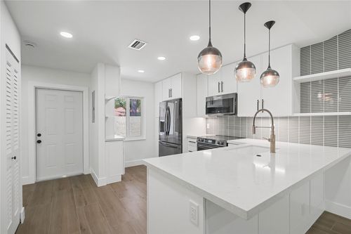 9865-9865 Three Lakes Cir, Boca Raton, FL, 33428-6203 | Card Image