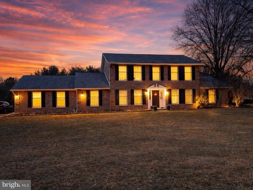 1585 Marilyn Ct, Chambersburg, PA, 17202-8126 | Card Image