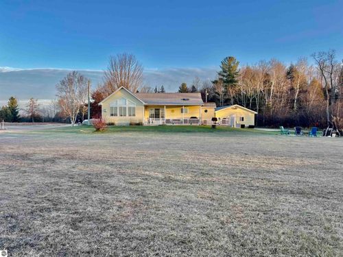 137 Brandy Dr, Cadillac, MI, 49601-9629 | Card Image