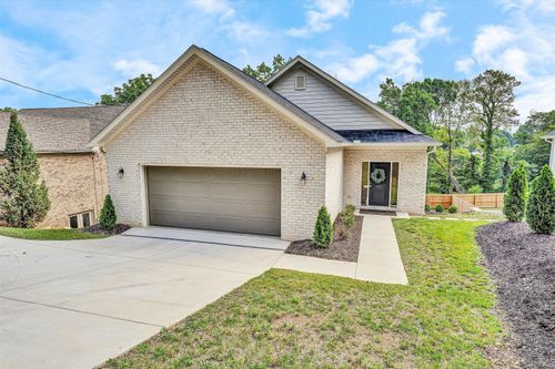2762 Mcvitty Rd, Roanoke, VA, 24018-3516 | Card Image