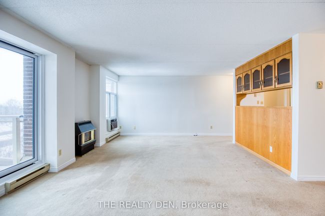 603 - 8 Christopher Crt, Condo with 2 bedrooms, 2 bathrooms and 1 parking in Guelph ON | Image 5