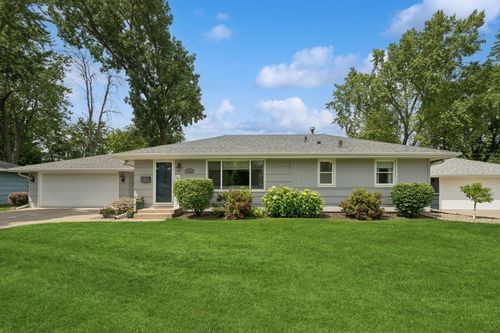 3300 W 88th St, Bloomington, MN, 55431-1806 | Card Image