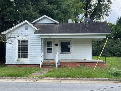 807 Mckoy St, Clinton, NC, 28328-2522 | Card Image