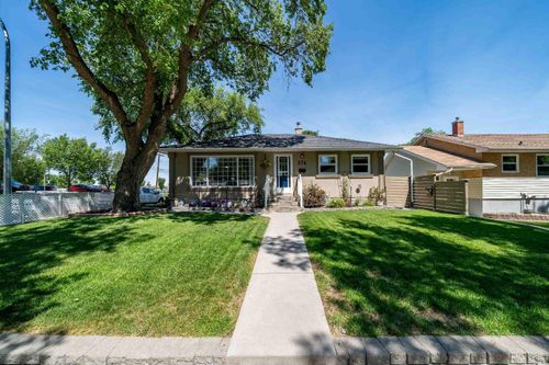574 4 Street Sw, Medicine Hat, AB, T1A4G1 | Card Image
